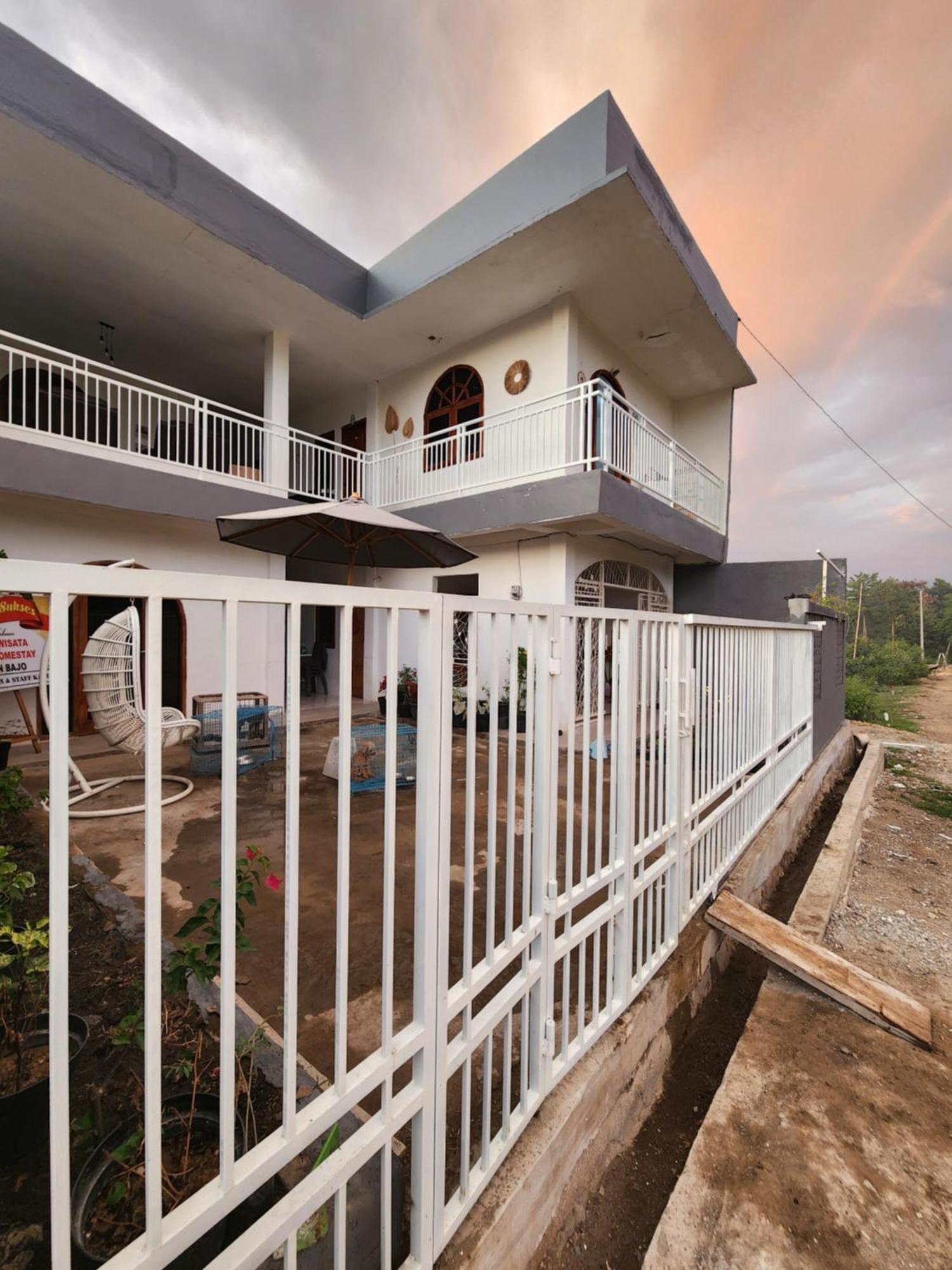 D'Flora Homestay Labuan Bajo Luaran gambar