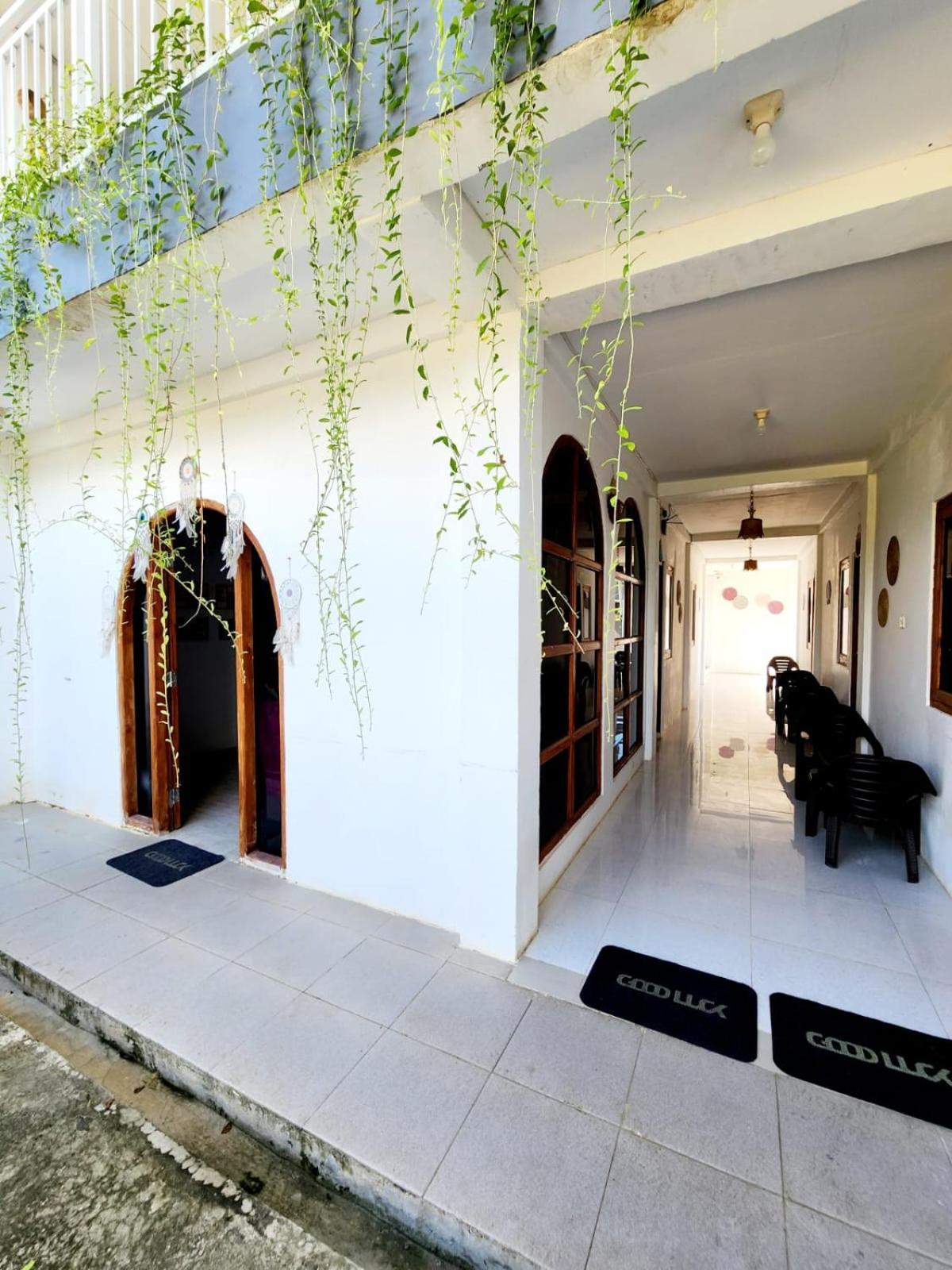 D'Flora Homestay Labuan Bajo Luaran gambar