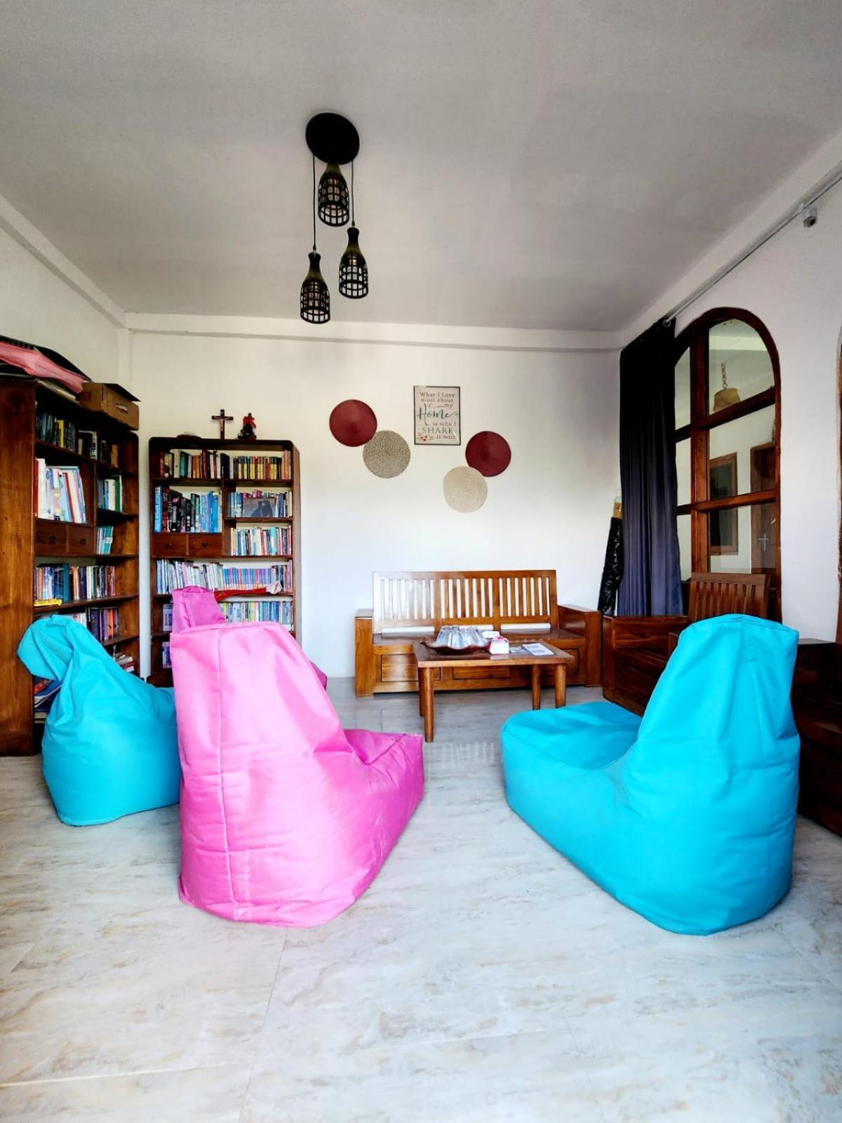 D'Flora Homestay Labuan Bajo Luaran gambar