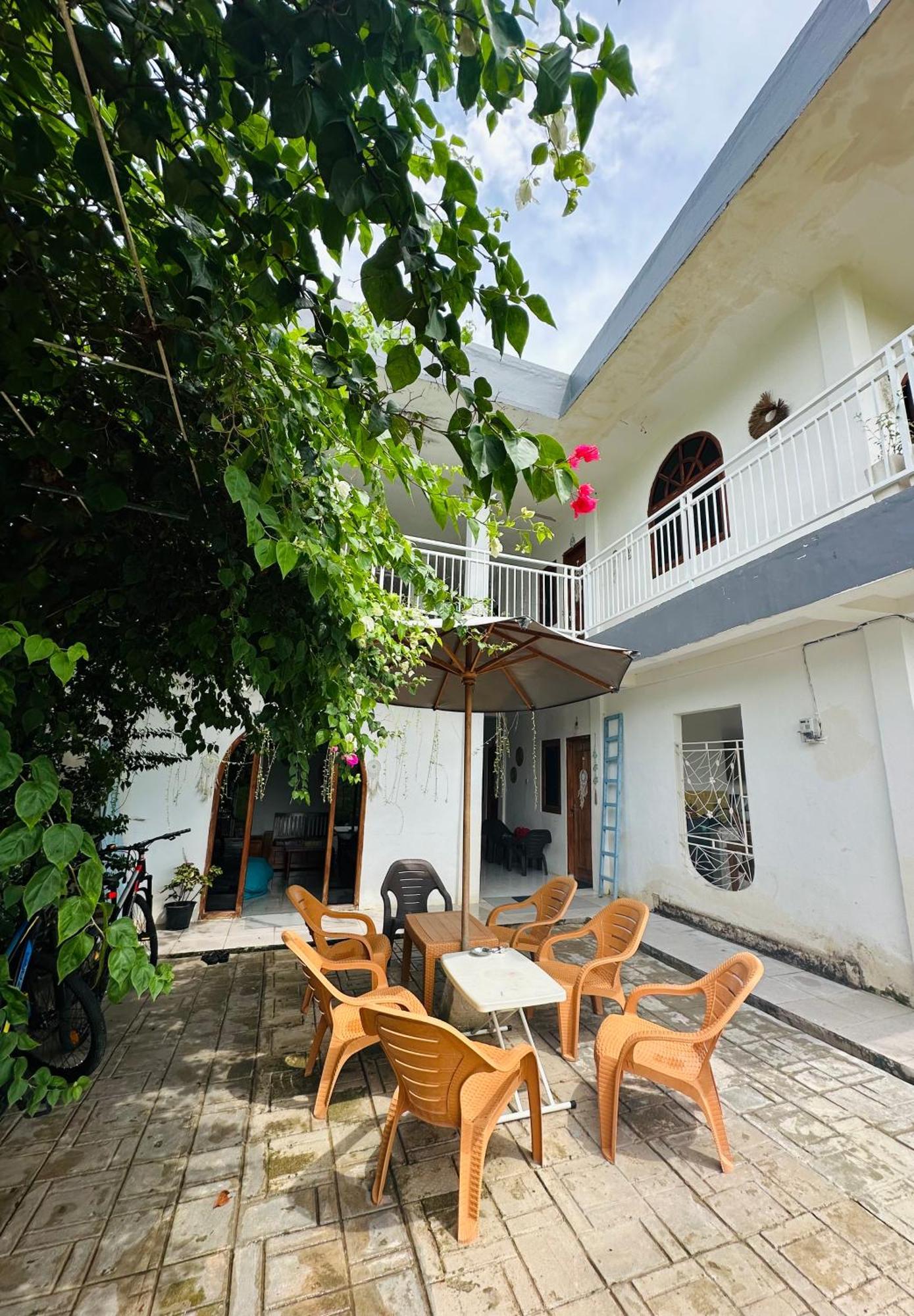 D'Flora Homestay Labuan Bajo Luaran gambar