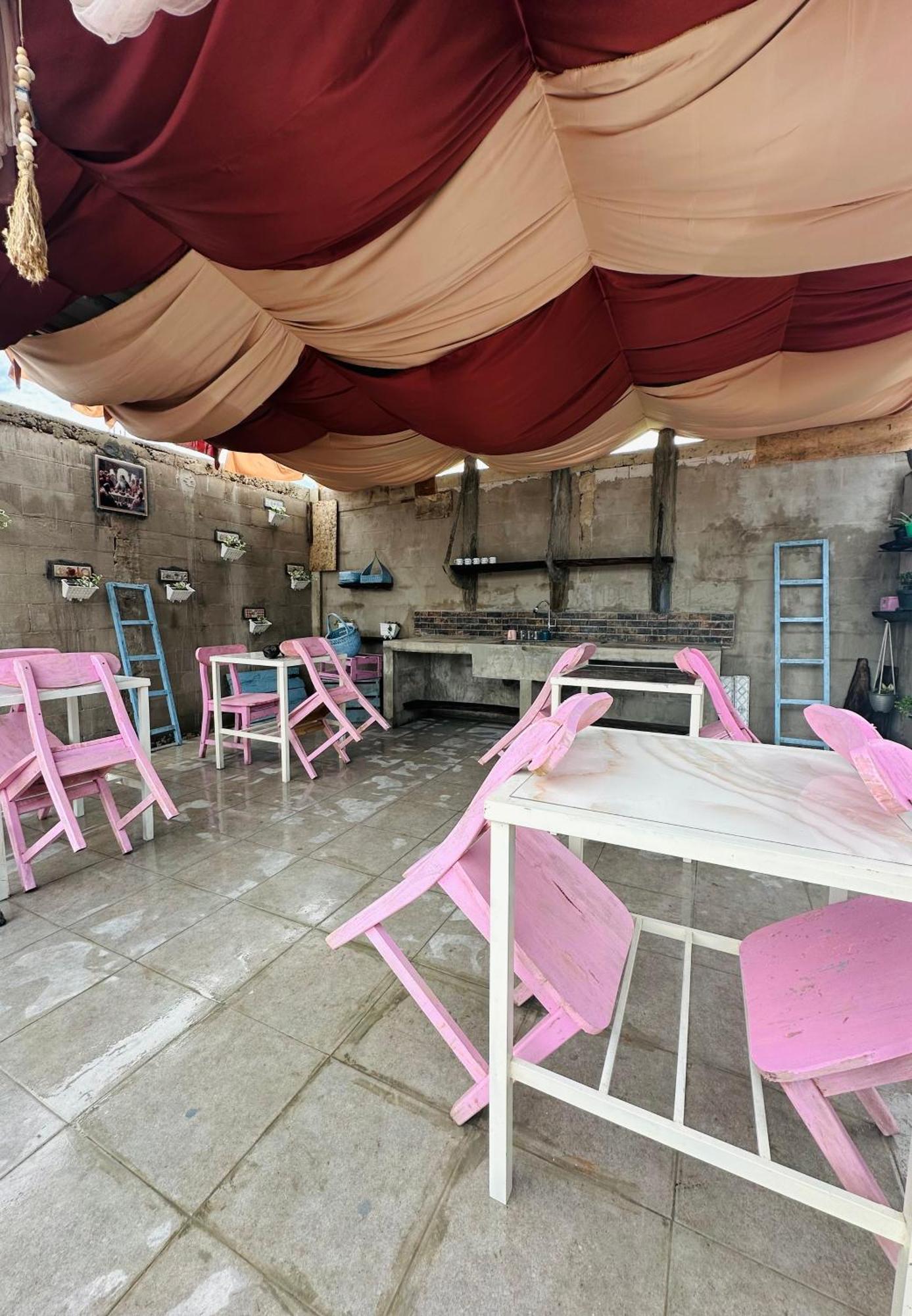 D'Flora Homestay Labuan Bajo Luaran gambar
