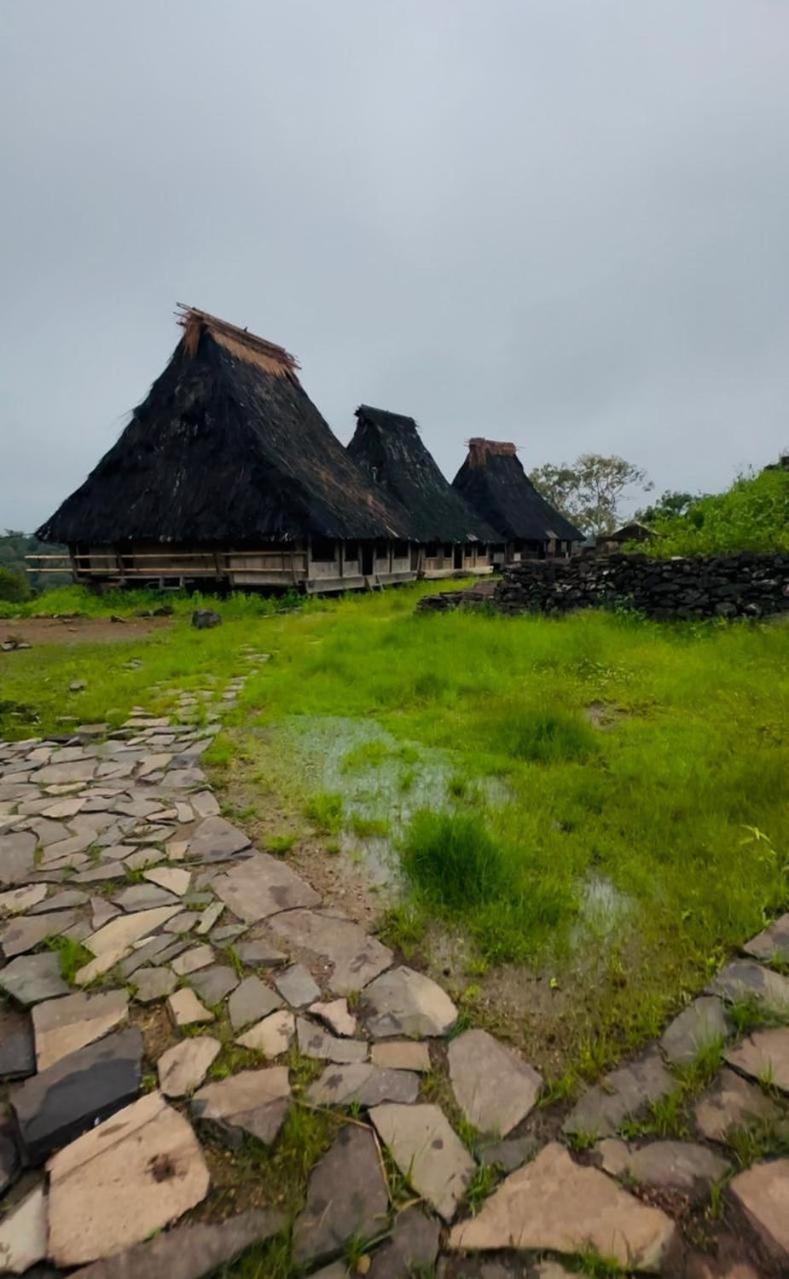 D'Flora Homestay Labuan Bajo Luaran gambar