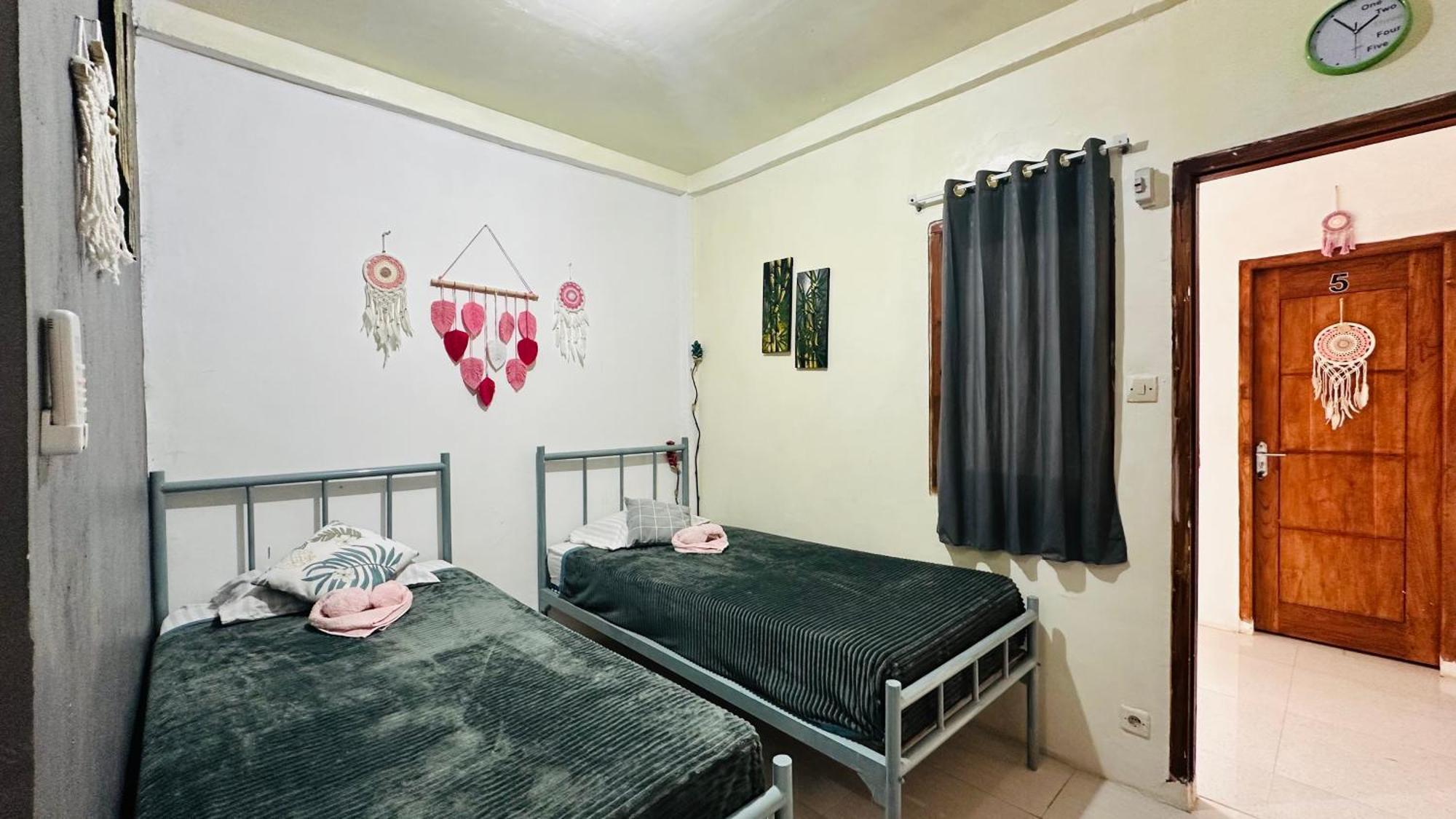 D'Flora Homestay Labuan Bajo Luaran gambar